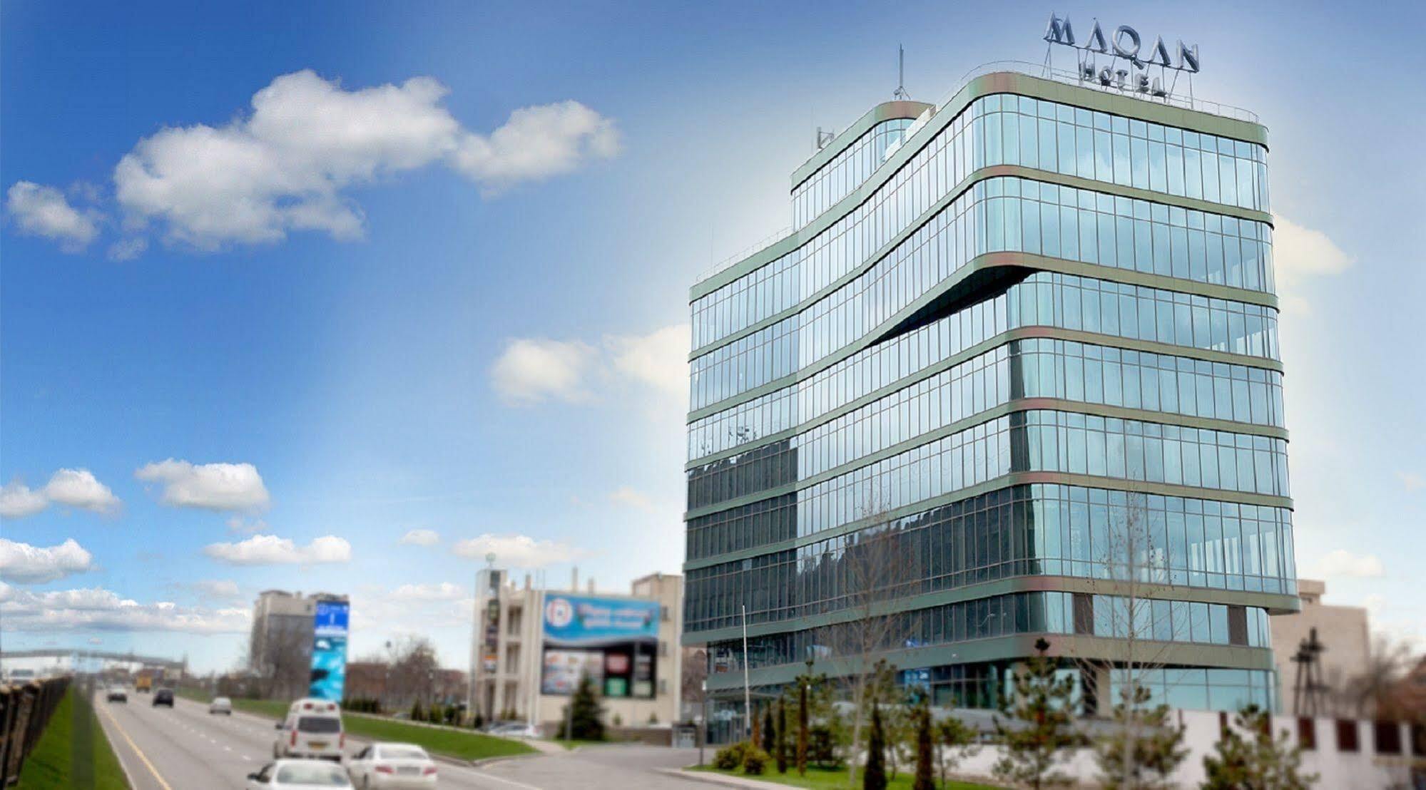 Maqan Hotel Алма Ата Екстериор снимка